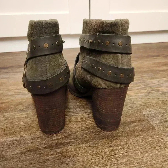 CALVIN KLEIN JEANS OLIVE GREEN SUEDE MOTO CHUNKY HEELED ANKLE BOOTIES, SIZE 9 - Picture 4 of 7